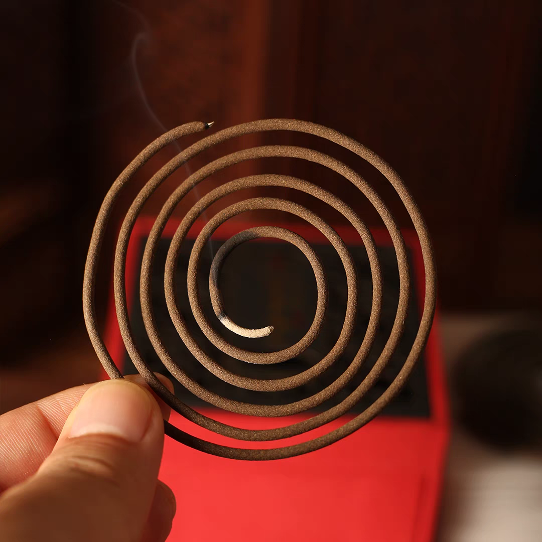 Portable hollowed-out incense box with natural thread fragrance and sweet dream fragrance